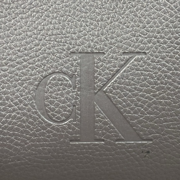 SOLD IN STORE Calvin Klein All Day Tote - Picture 4 of 10